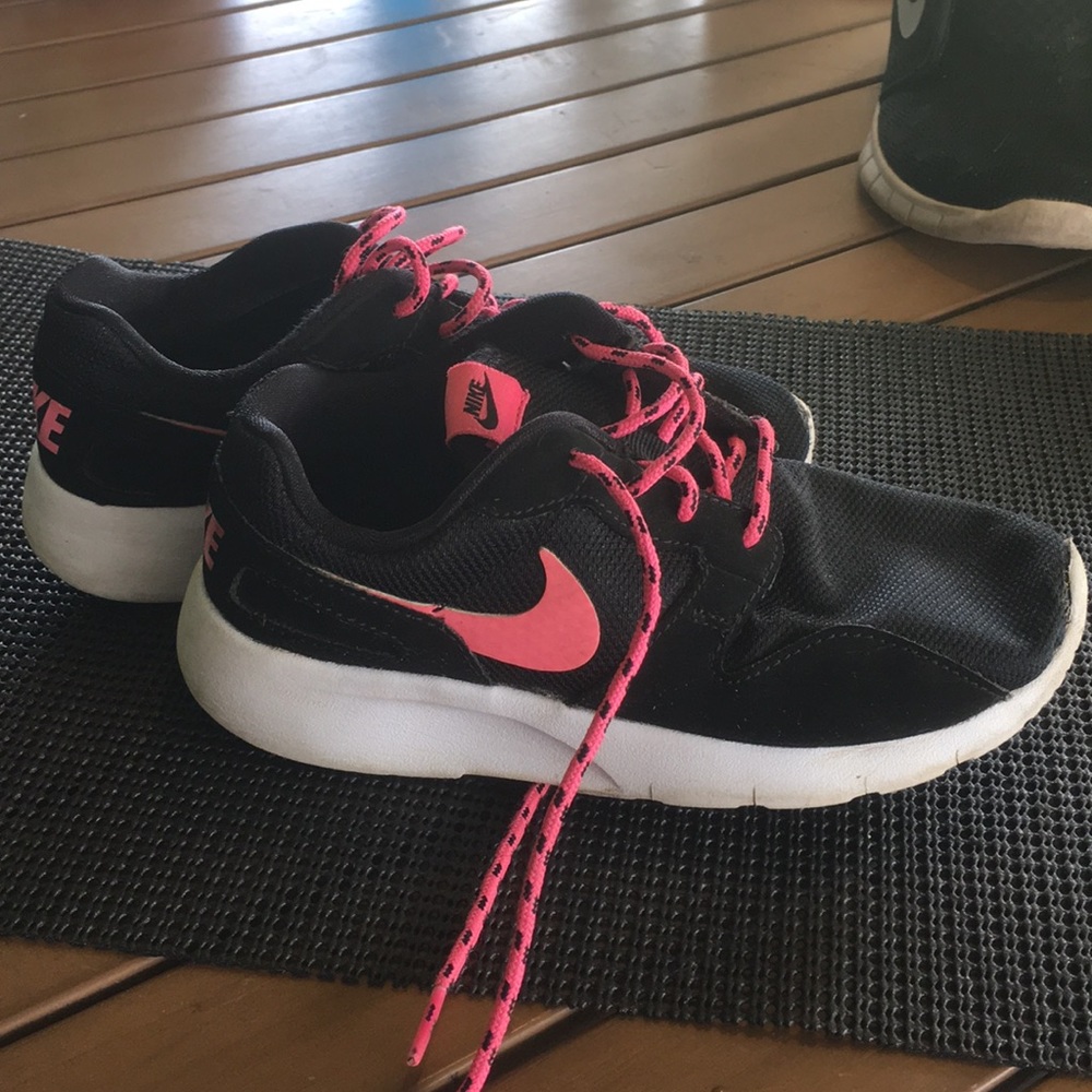 Girls Nike shoes